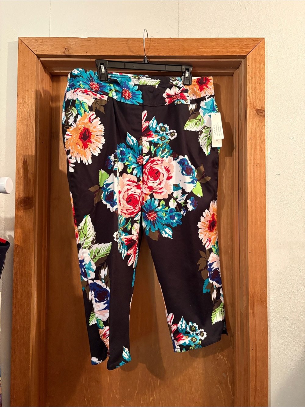 Westbound Black Floral Capris with Multicolor Blooms